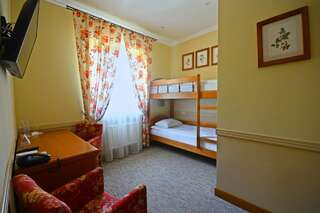 Отель Premier Hotel Pochaiv Почаев Двухместный номер с 2 отдельными кроватями-2