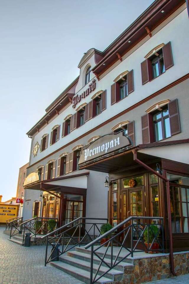 Отель Premier Hotel Pochaiv Почаев-45